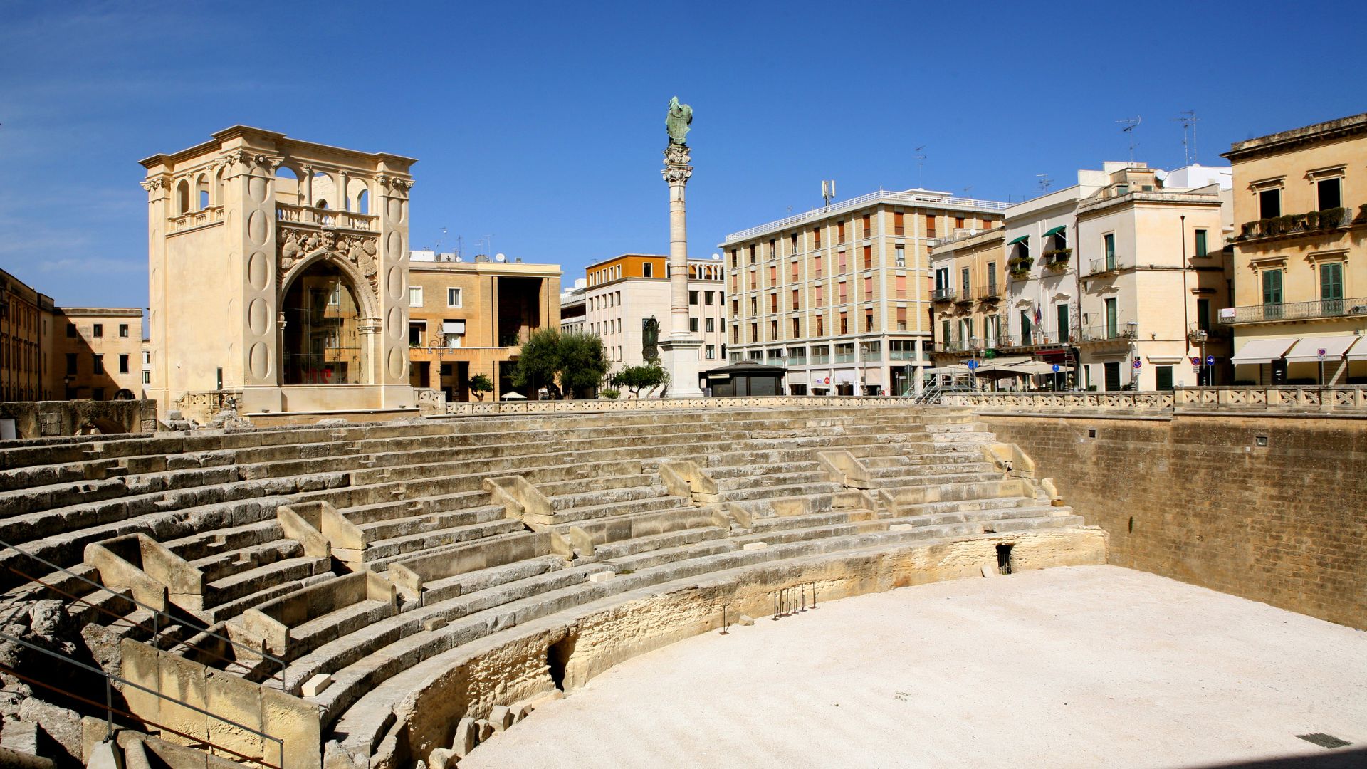 what to do in lecce amphiteathre