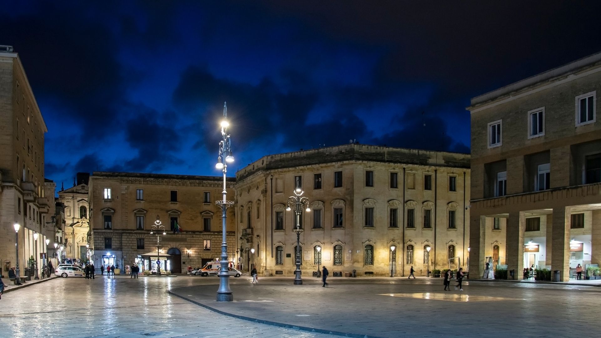 night in lecce